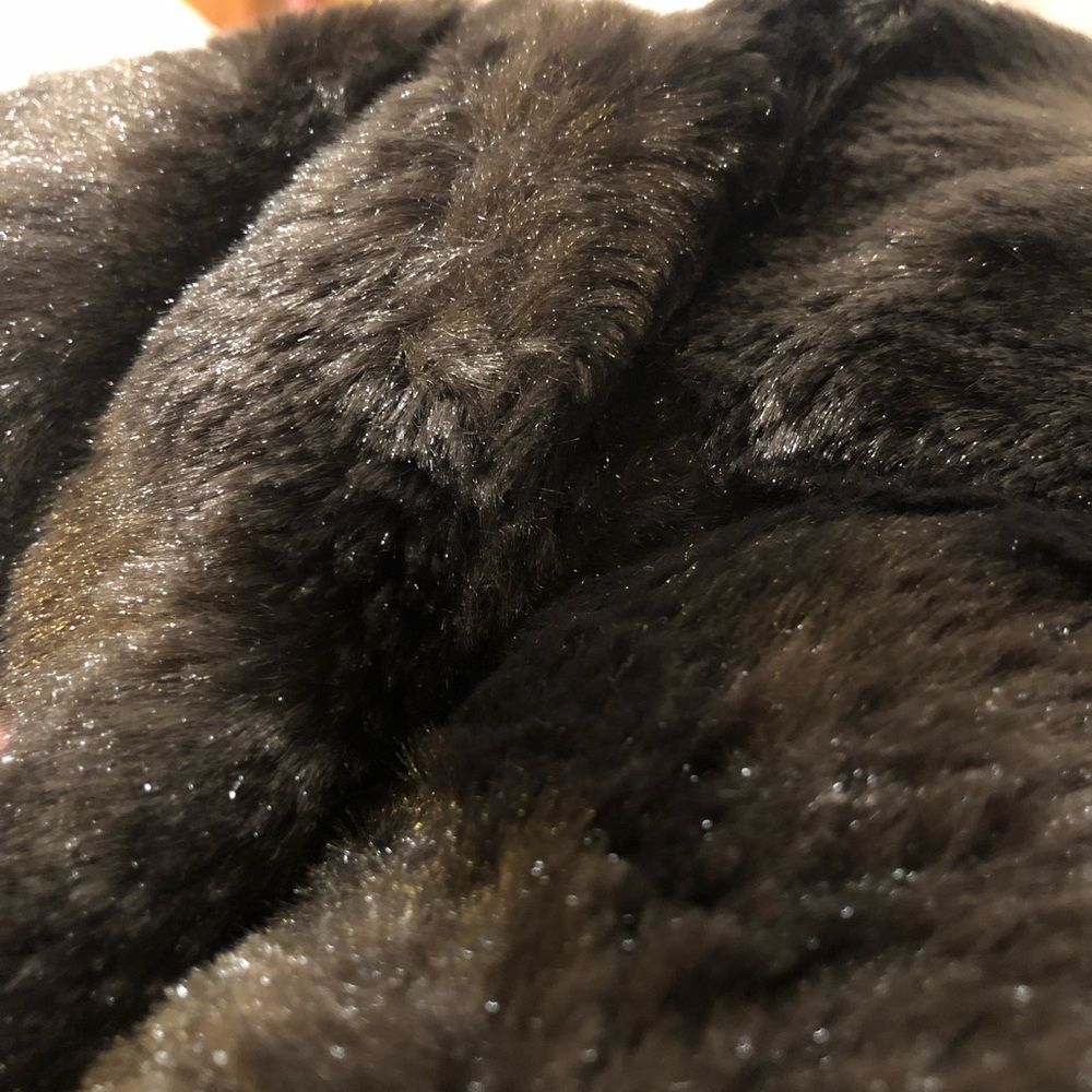 **SOLD***Indigo Luxe Cozy Throw/Blanket Brown NWT - Picture 4 of 5